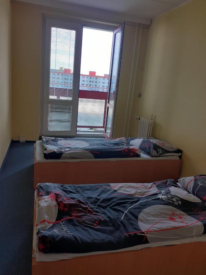 Km House Cerny Most Vandrehjem Prag Eksteriør billede