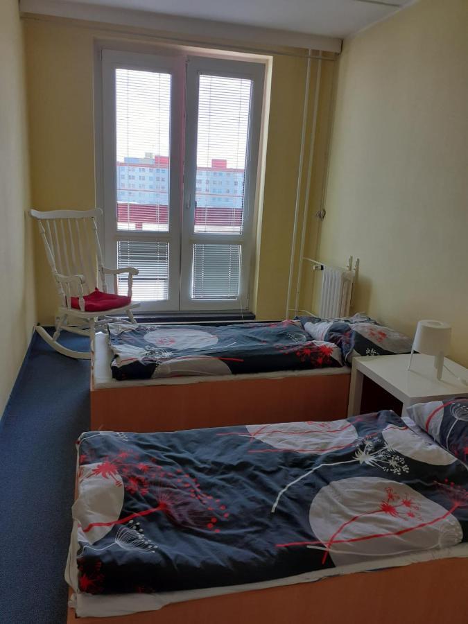 Km House Cerny Most Vandrehjem Prag Eksteriør billede