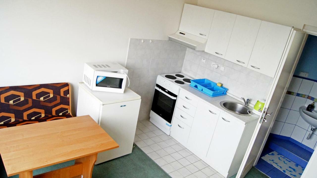 Km House Cerny Most Vandrehjem Prag Eksteriør billede