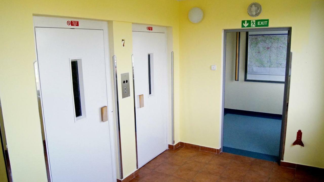 Km House Cerny Most Vandrehjem Prag Eksteriør billede