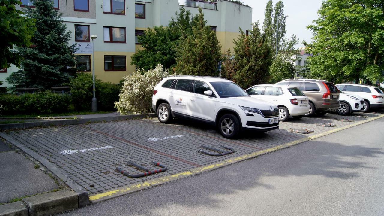 Km House Cerny Most Vandrehjem Prag Eksteriør billede