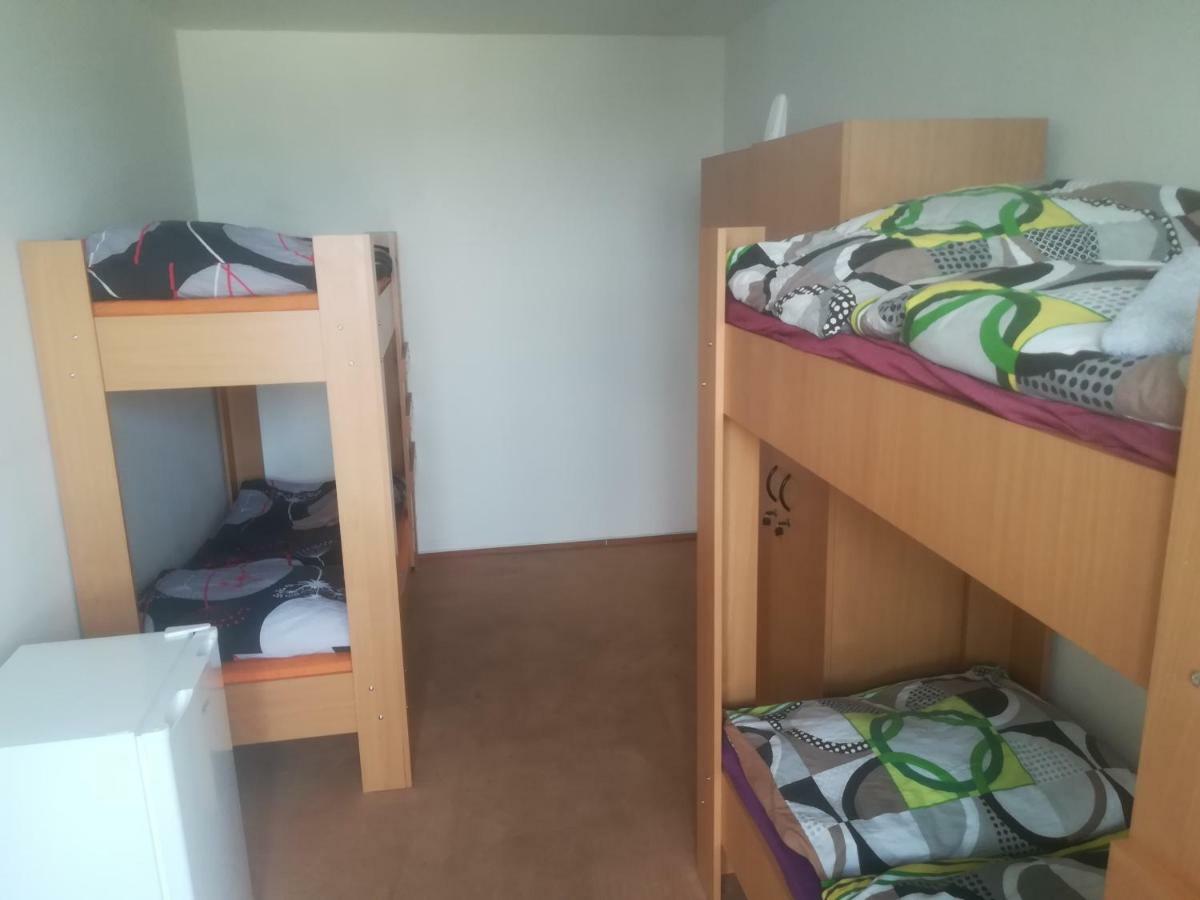 Km House Cerny Most Vandrehjem Prag Eksteriør billede