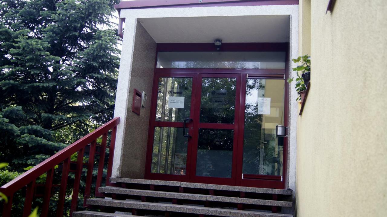 Km House Cerny Most Vandrehjem Prag Eksteriør billede