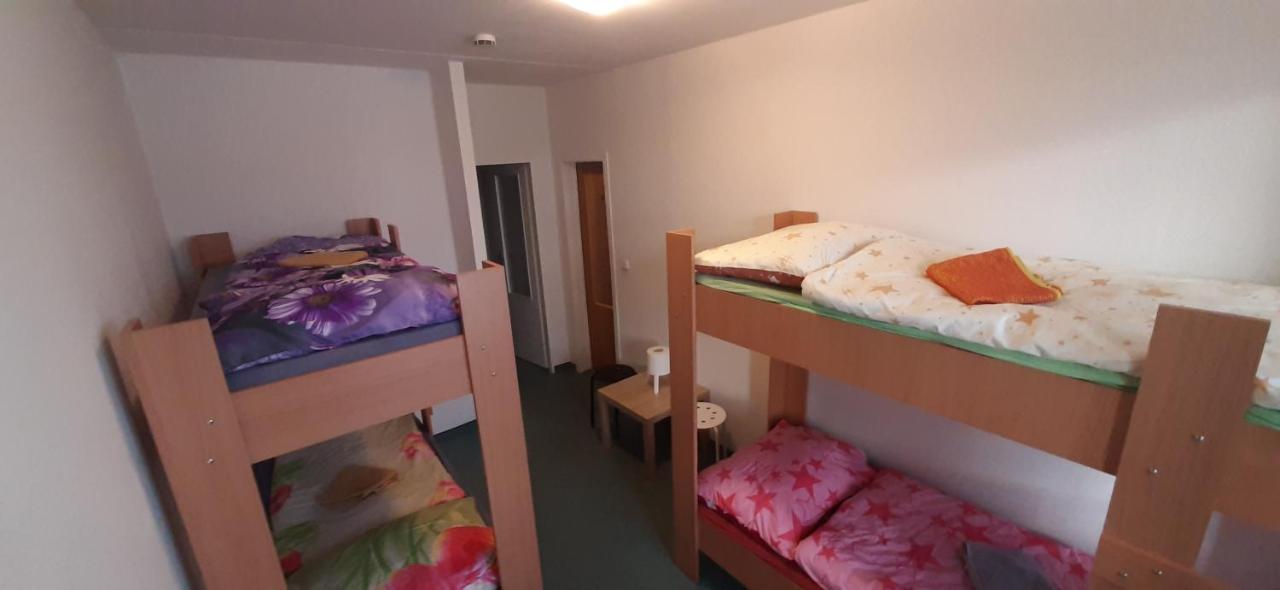 Km House Cerny Most Vandrehjem Prag Eksteriør billede