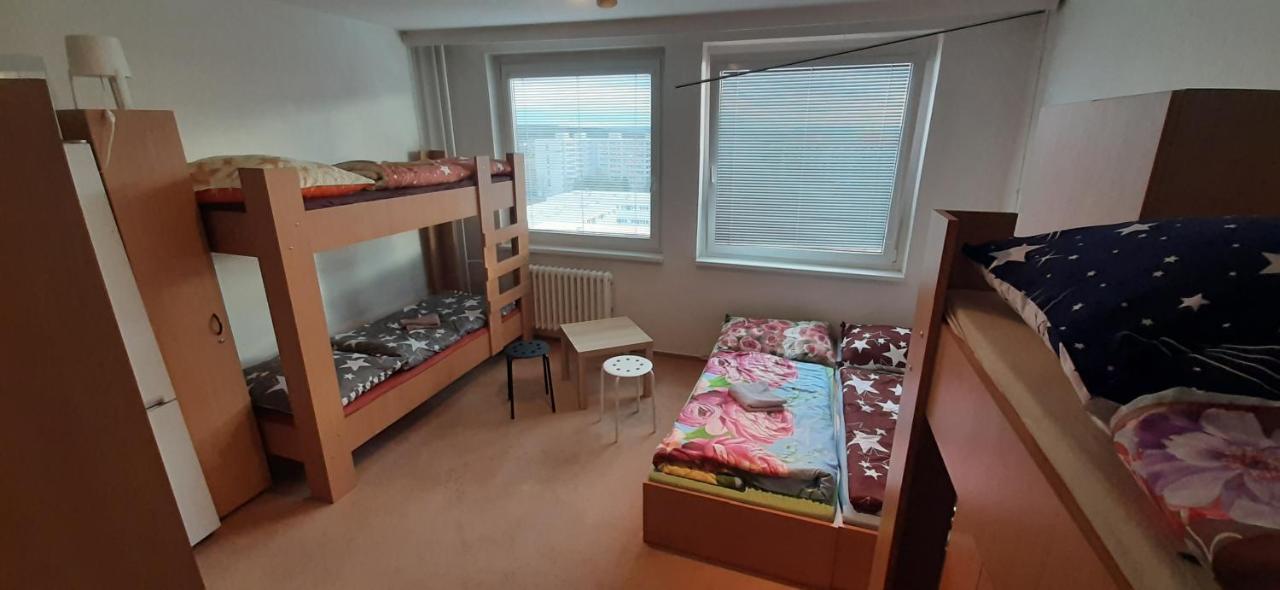 Km House Cerny Most Vandrehjem Prag Eksteriør billede